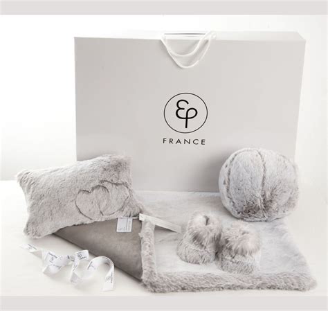 10 Cadeaux Naissance De Luxe Pour Garçons et Filles .